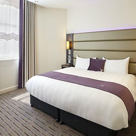 Premier Inn Addlestone Exterior foto