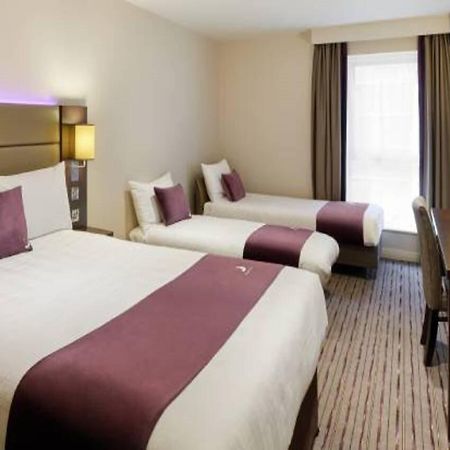 Premier Inn Addlestone Exterior foto
